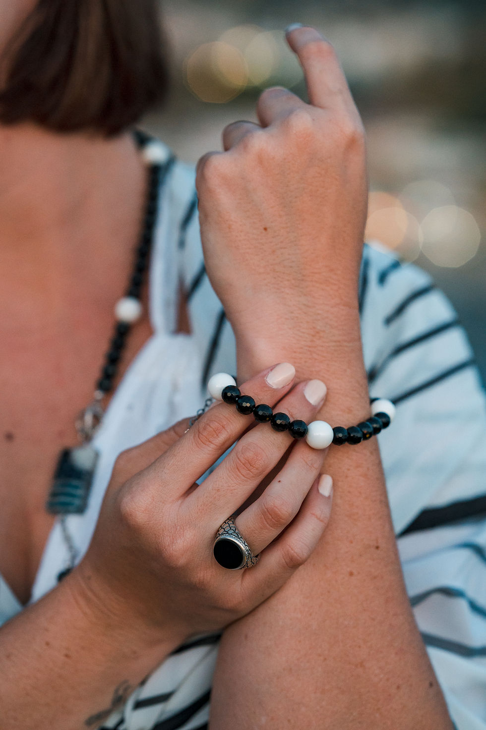 Miniatura: Anello in argento 925 antichizzato con zirconi e Pietra di Onice nera