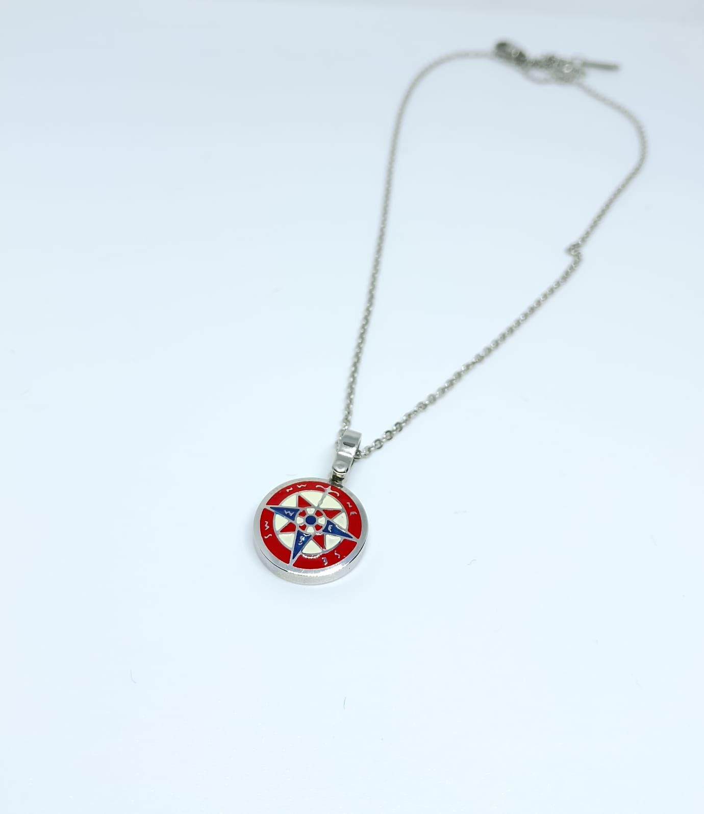 Collana in acciaio e smalto per gioielli