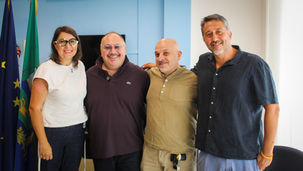 Alcuni degli organizzatori insieme al sindaco di Casalnuovo 