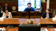 Palazzo Chigi, 11/08/2023 - L'incontro tra il Governo e le opposizioni sul salario minimo - Governo.it - https://www.governo.it/it/media/salario-minimo-incontro-governo-opposizioni-palazzo-chigi/23416