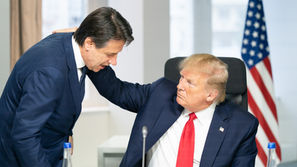 Conte, il "qualunquista" e il cavallo di Troia di cui la sinistra farebbe bene a liberarsi