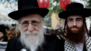 La Storia si ripete: quando i burattinai urlano “antisemitismo” per coprire un genocidio.