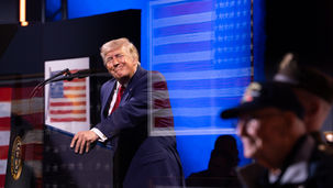 Trump e le sue espressioni grottesche