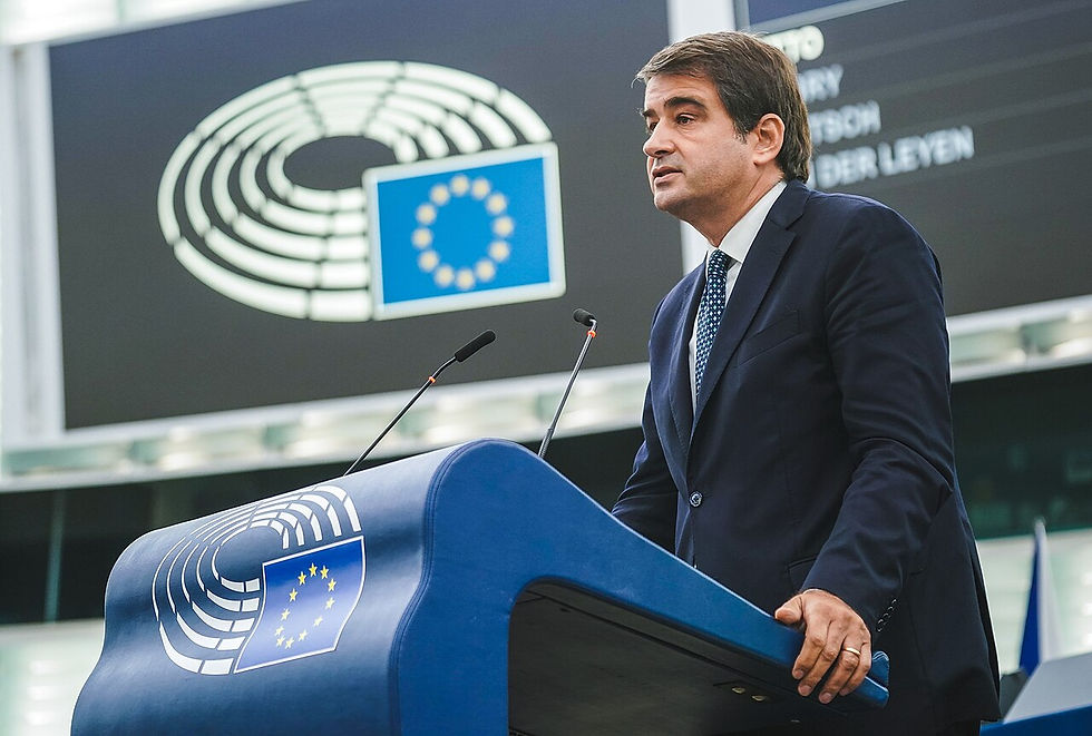 Raffaele Fitto (ECR) al dibattito sullo Stato dell'Unione.
https://commons.wikimedia.org/wiki/File:SOTEU_2022_(52359622170).jpg