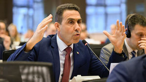 L’ex generale Roberto Vannacci che sembra ululare durante l’audizione di conferma di Kaja KALLAS, Commissaria europea designata per gli affari esteri e la politica di sicurezza.