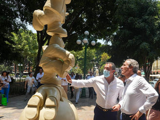 Pepe Chedraui inaugura monumental exposición “Viajando con Timoteo” en el Zócalo