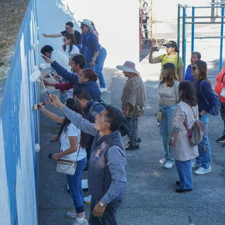 Ayuntamiento de Puebla transforma la Cancha La María con jornada de pintura y participación ciudadana