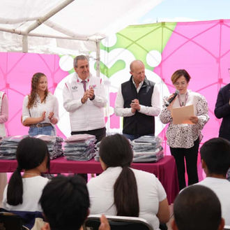 Hera Apparel y DIF Puebla entregan más de 200 pantalones a niñas y niños de la capital