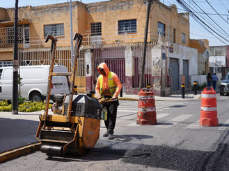 Pepe Chedraui en territorio: Supervisión de bacheo para garantizar traslados seguros en Puebla
