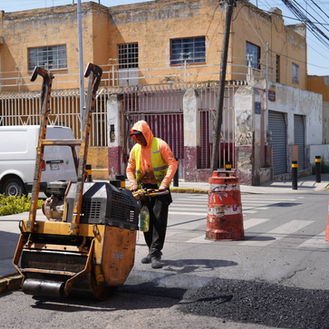 Pepe Chedraui en territorio: Supervisión de bacheo para garantizar traslados seguros en Puebla
