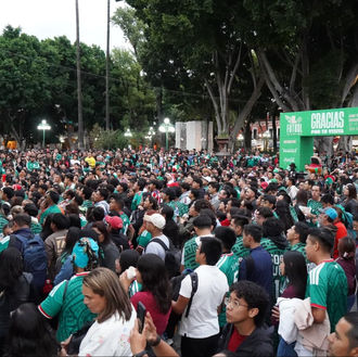 Más de 100 mil aficionados celebraron la fiesta del balompié en el corazón de Puebla Capital