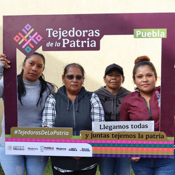 Gobierno Federal y Estatal Impulsan "Tejedoras de la Patria" en Puebla