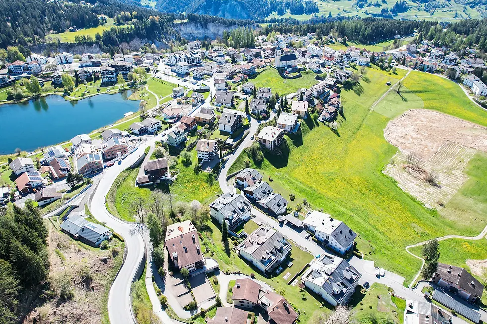 Luftbild von Laax mit Lage der Überbauung Pattadiras