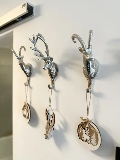 Wanddekoration Küche mit Hirschgriff einer 1.5 Zimmer Ferienwohnung in Laax