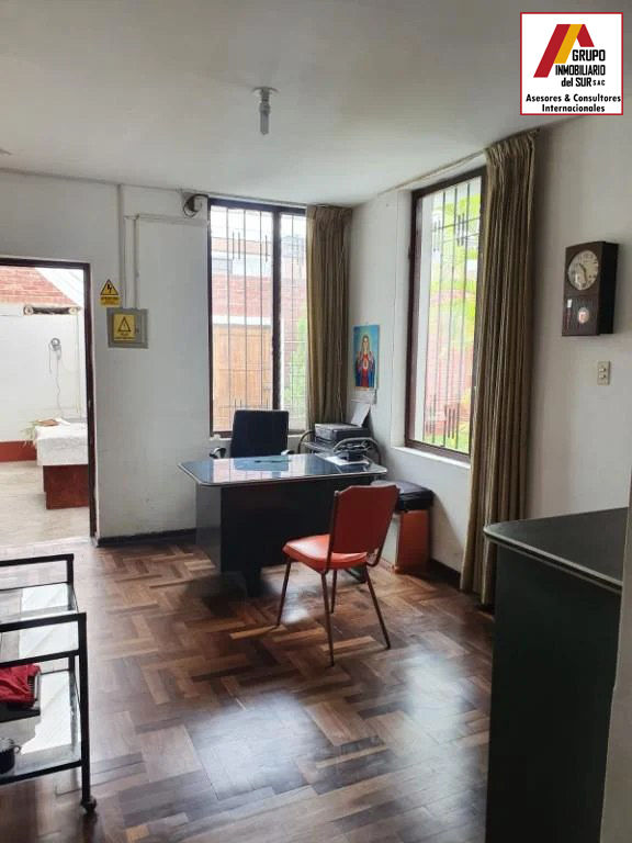 Miniatura: ● VENTA DE CASA CON COLEGIO 3 PISOS O INSTITUTO CHINCHA ALTA