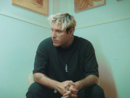 Spinardi estreia sua carreira solo com o lançamento do single "Um Seleto Grupo de Pais"