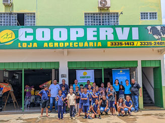 Alunos da Escola Zenaide Visitam a Coopervi e Aprendem Sobre Cooperativismo