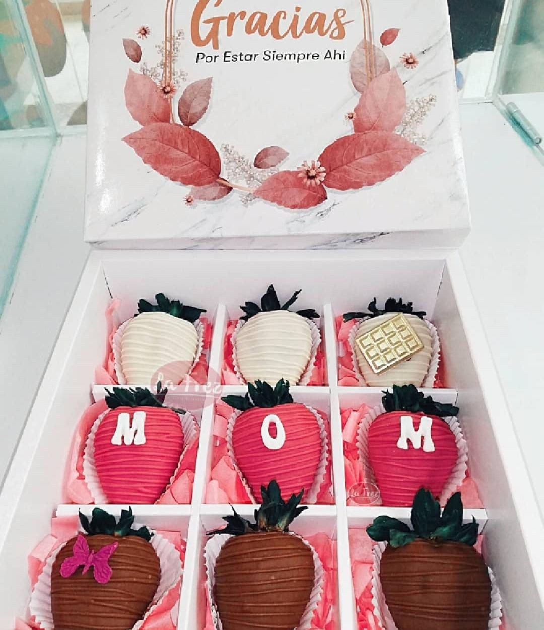 caja X6 de fresas decoradas