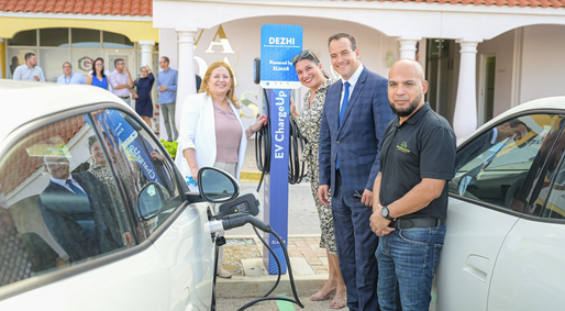 Minister Geoffrey Wever ta confirma, tur departamento di gobierno lo transiciona pa auto electrico