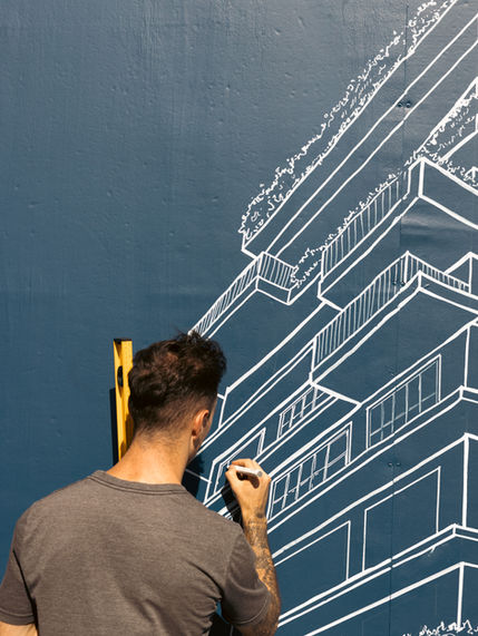 Estúdio Roger Trevizan - Arte em paredes com murais artísticos e pinturas personalizadas com traço branco e fundo escuro para pintura de mural de arte em tapume de obra