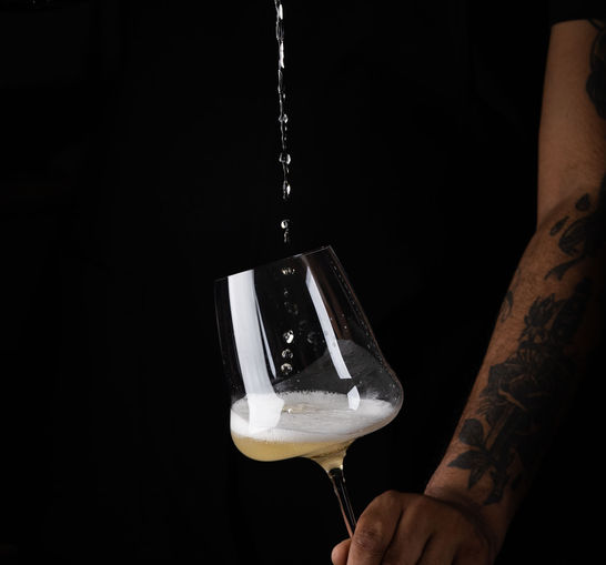 Champagme pouring
