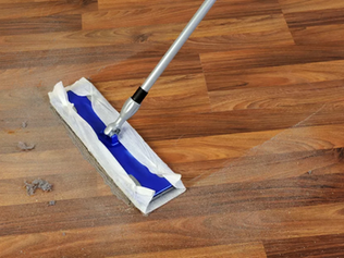 Como proteger pisos de madeira de danos