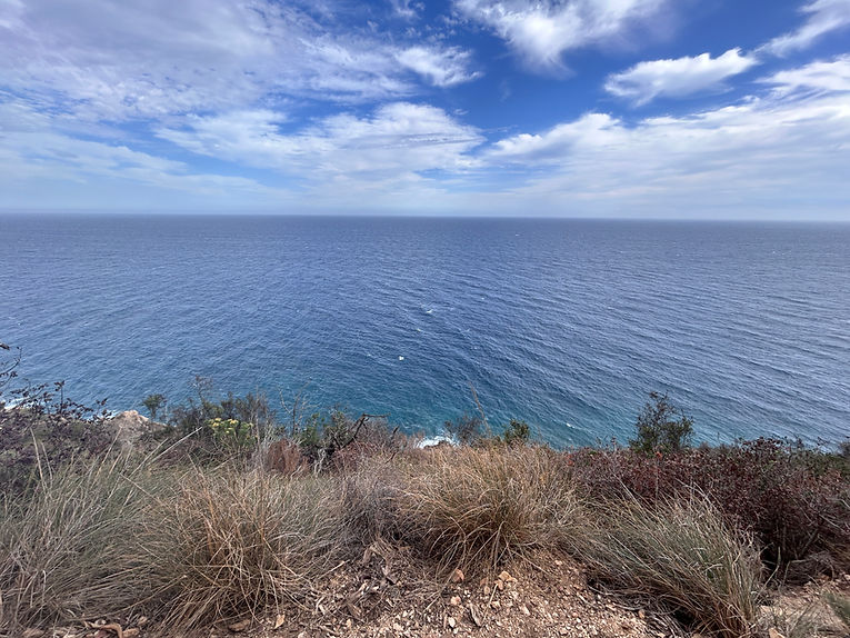 Klif aan de kust van Jávea