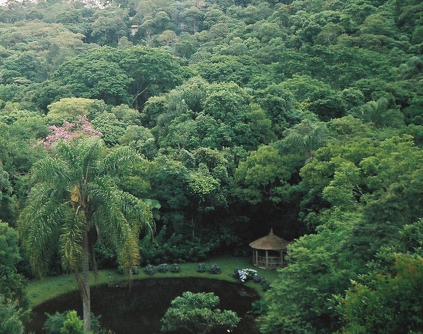 Área verde e lago do Recanto Florido São Roque