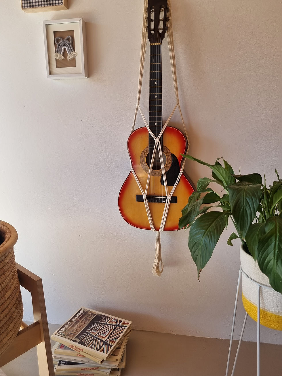 Thumbnail: Macrame Guitar Hanger