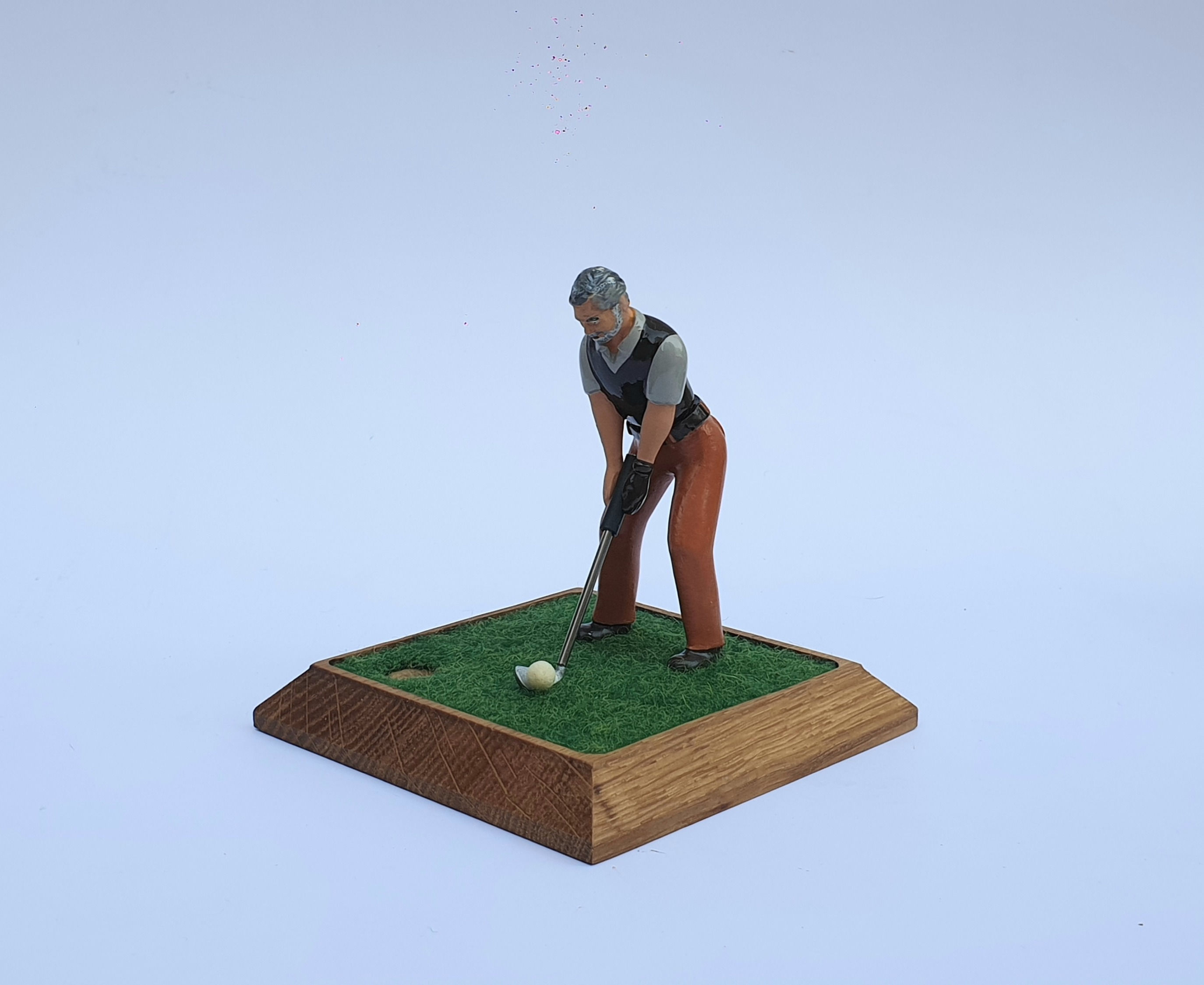 Golfer mit grauem Bart
