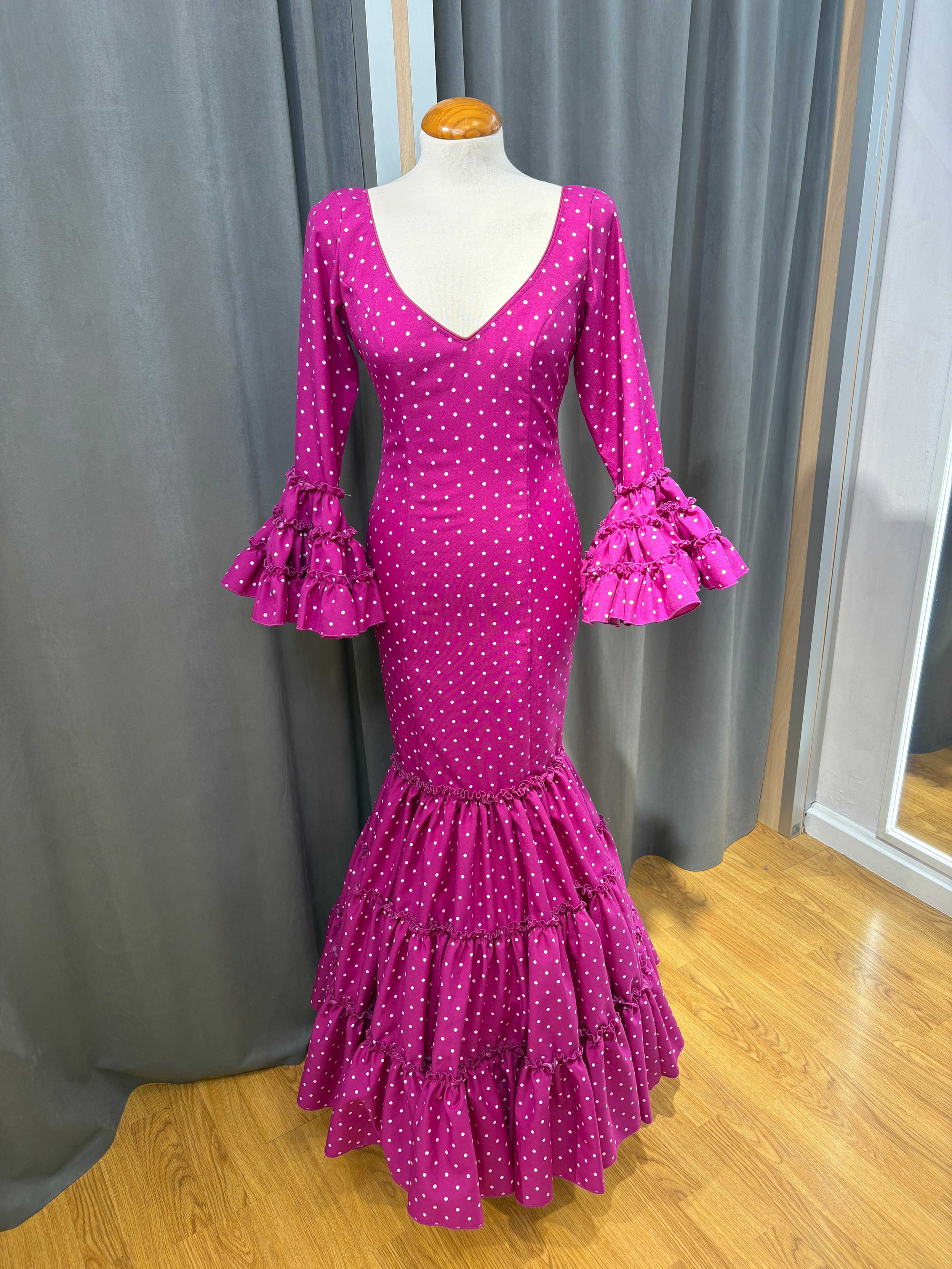 Traje Flamenca Candela Fucsia lunar Blanco