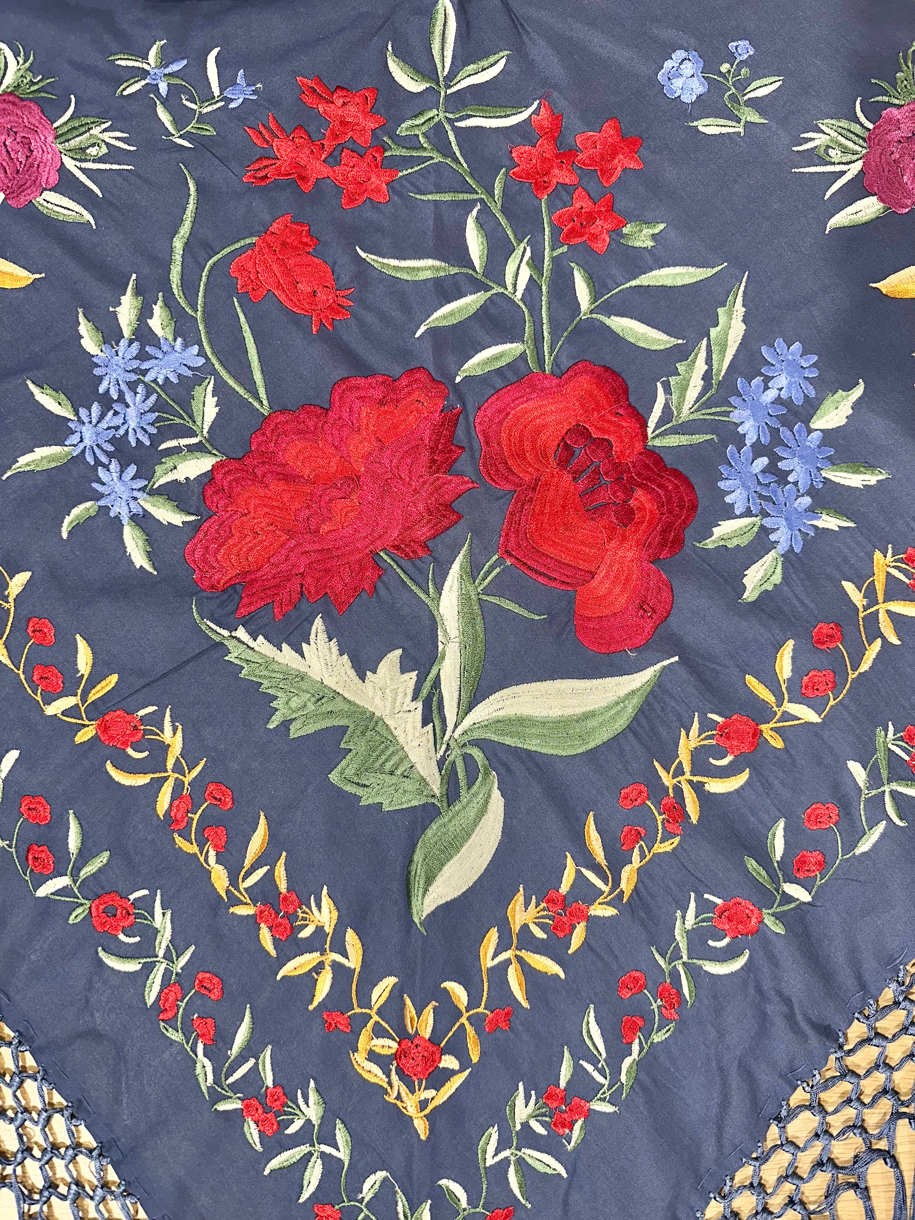 Mantón Bordado Sevilla Azul Ducado