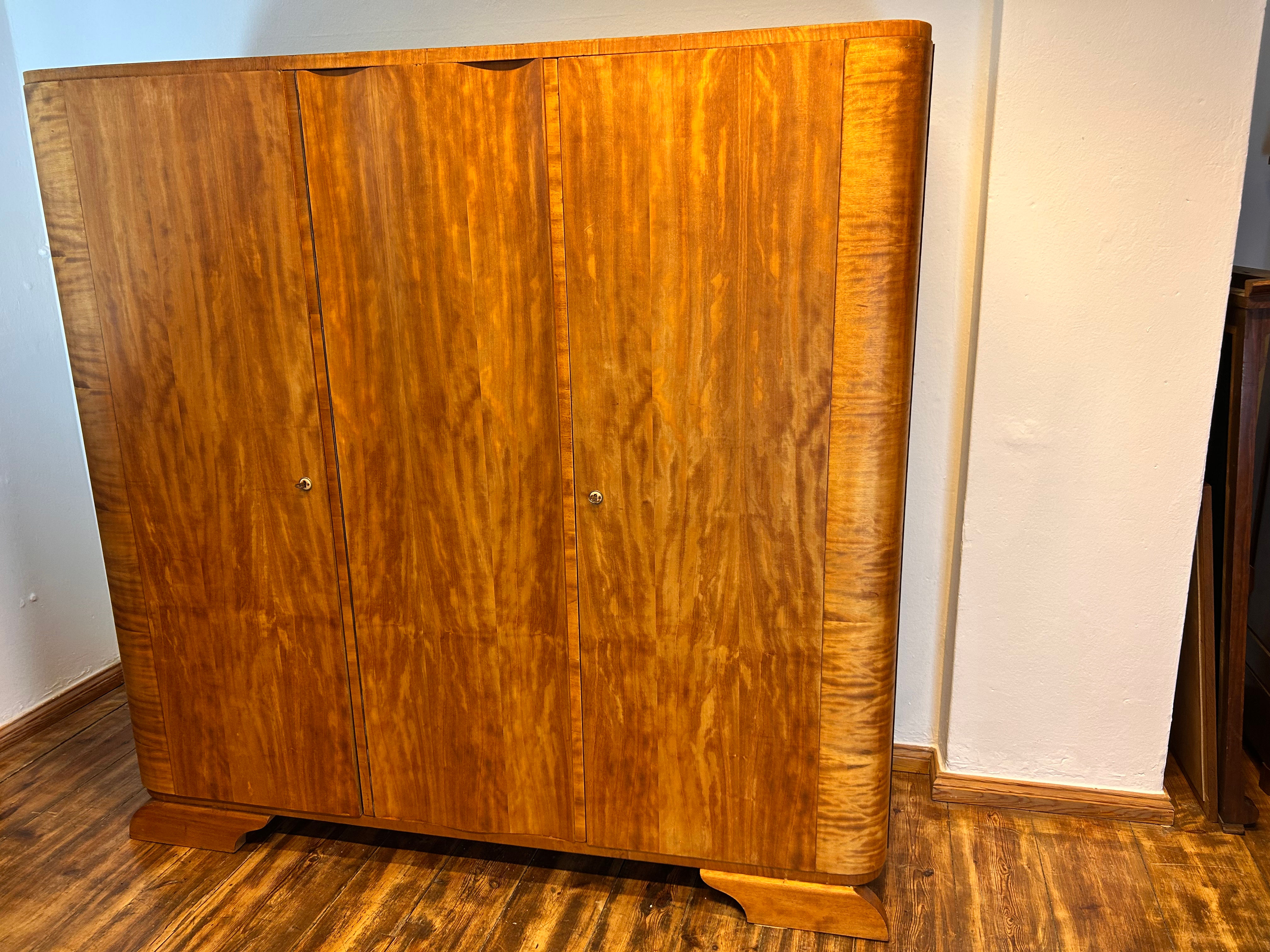 Art deco Kleiderschrank Bauhaus 2 Kleiderstangen Vollholz Vintage Möbel