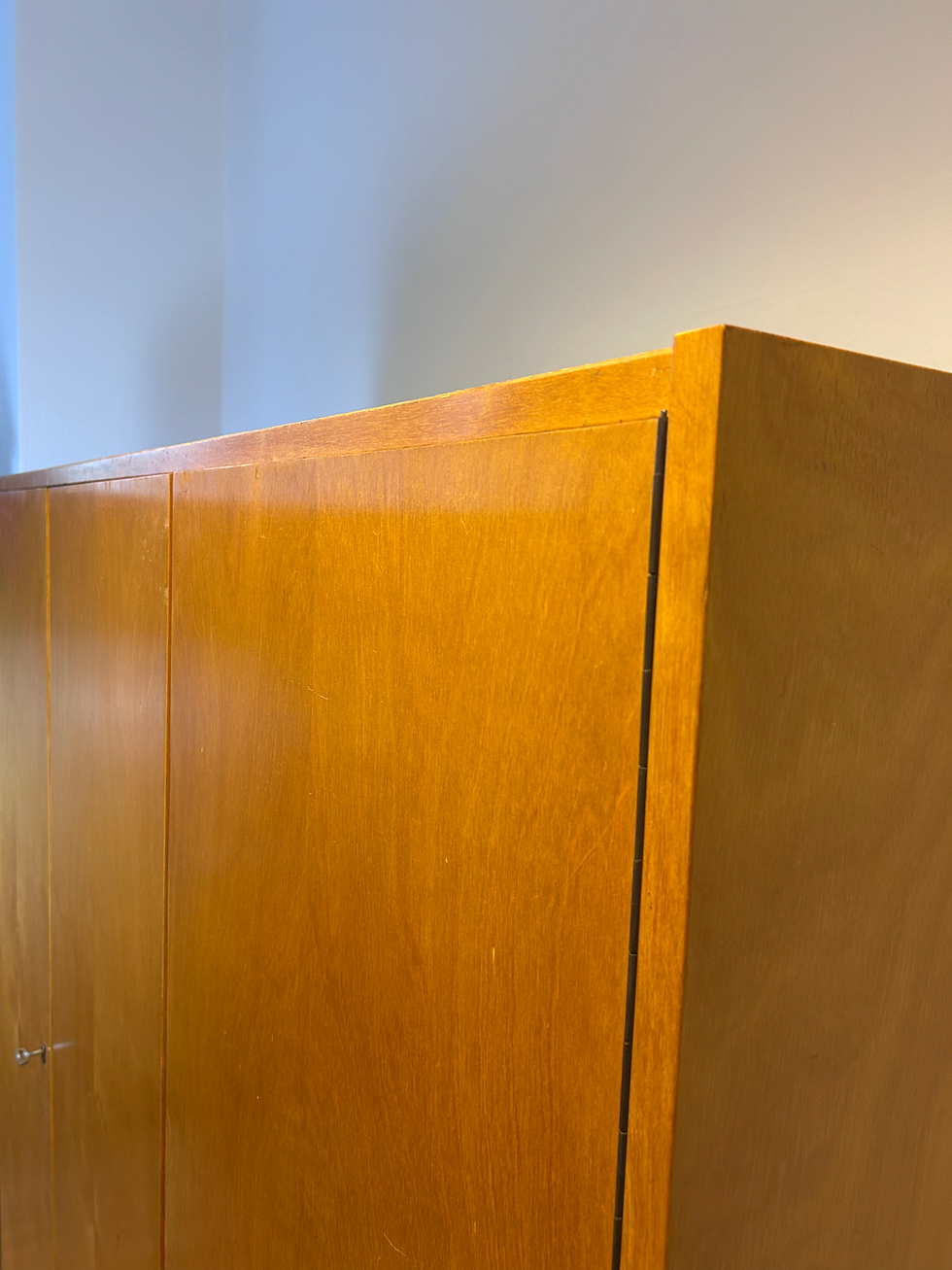 Miniaturbild: Kleiderschrank vintage DDR midcentury Kleiderstange 1960er Böden Birke