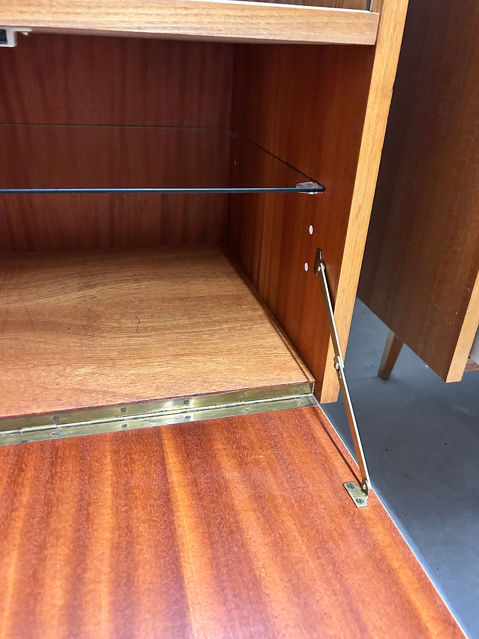 Miniaturbild: innenansicht rechte untere klappe mit glasscheibe