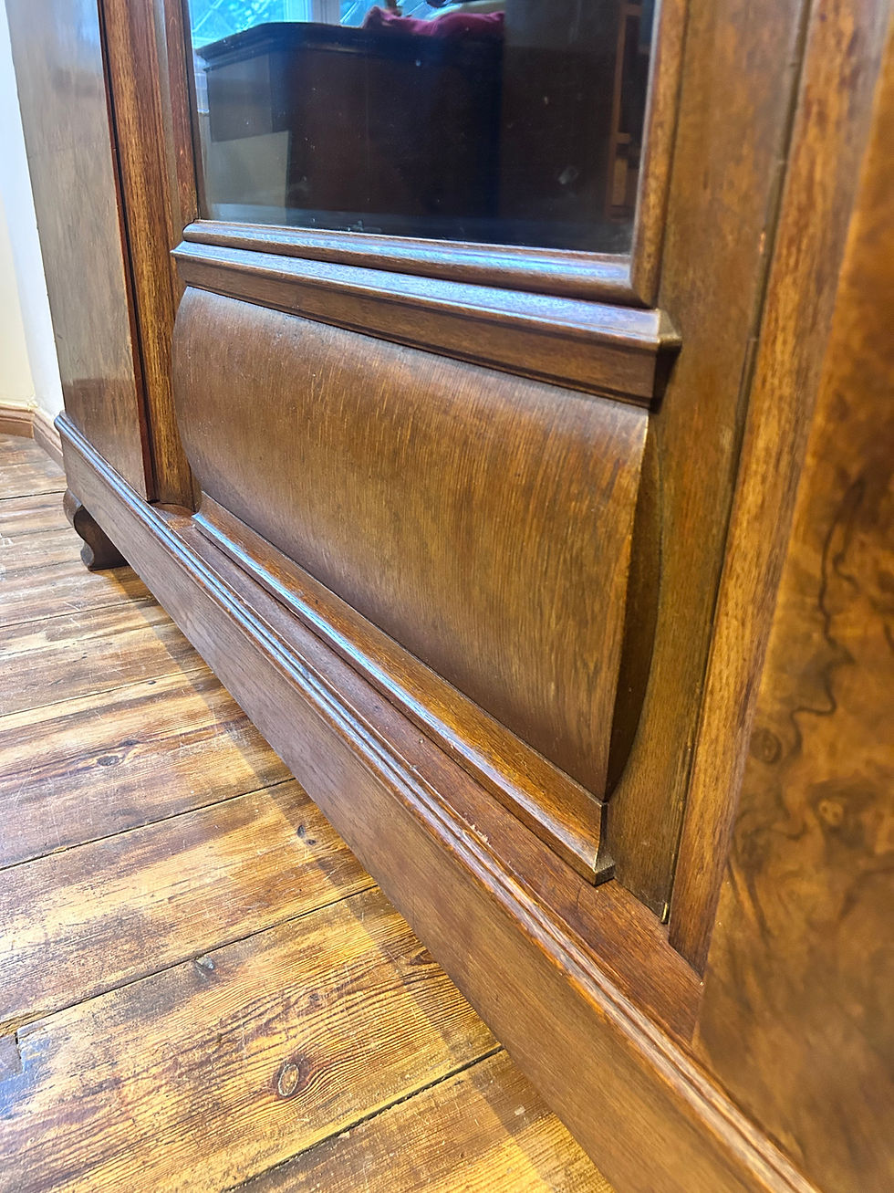 Miniaturbild: Jugendstil Vitrinenschrank in 1910 Antike Vitrine Nussbaum massiv wohngertig