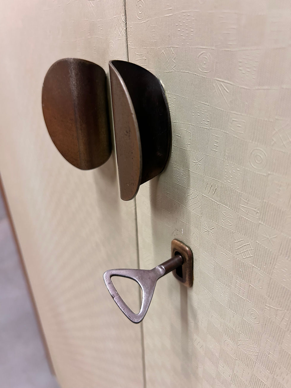 Miniaturbild: Mid Century Kleiderschrank DDR vintage Möbel 1960er Kleiderstange Buche Messing 