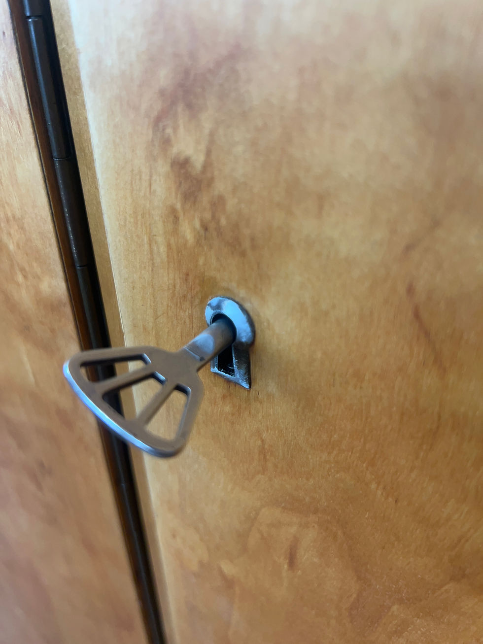 Miniaturbild: Mid Century Kleiderschrank 1960er | Vintage Design & wunderschöne Maserung