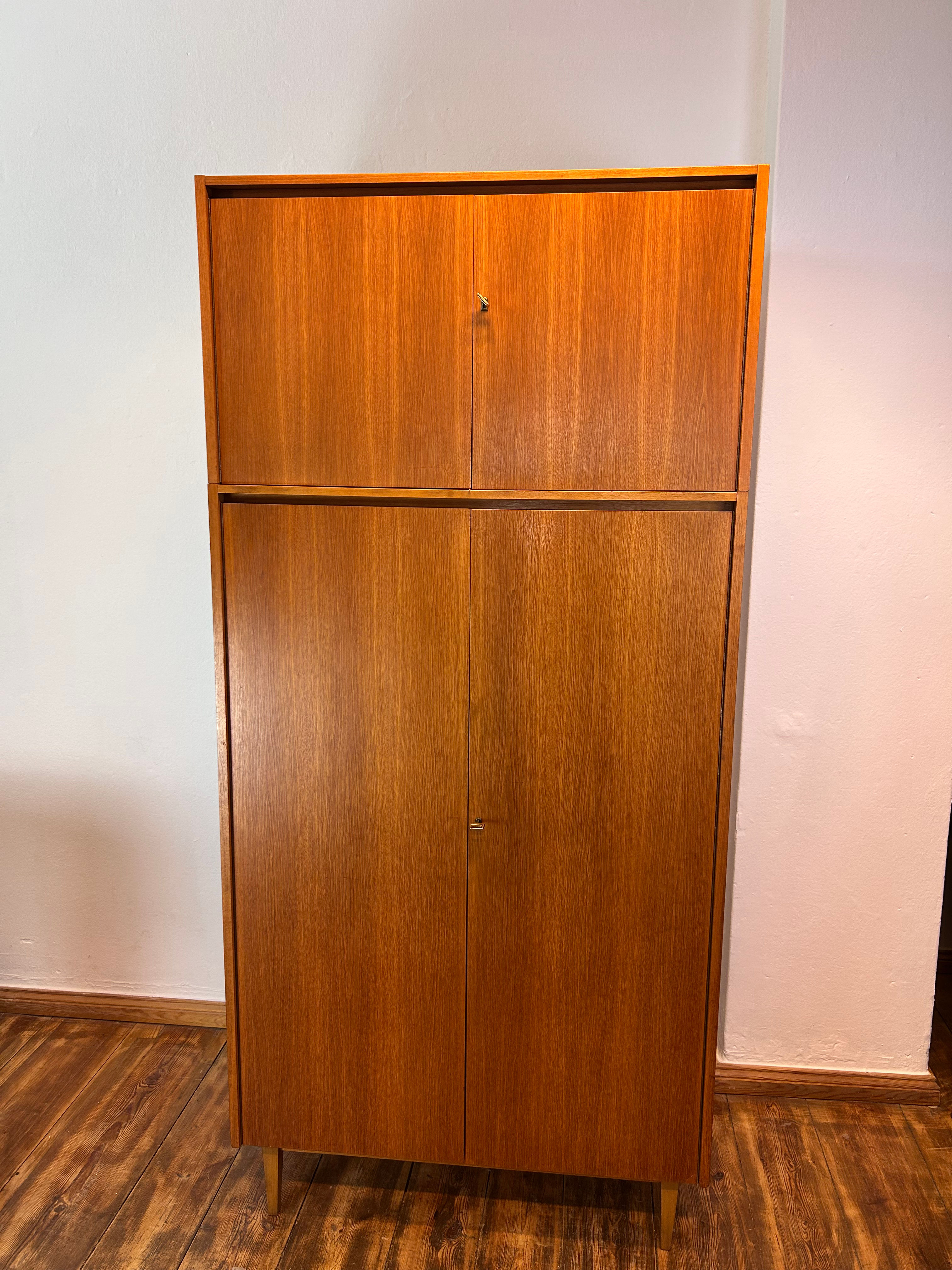 Kleiderschrank mit Aufsatz midcentury 1968 Eiche vintage Kleiderstange Böden