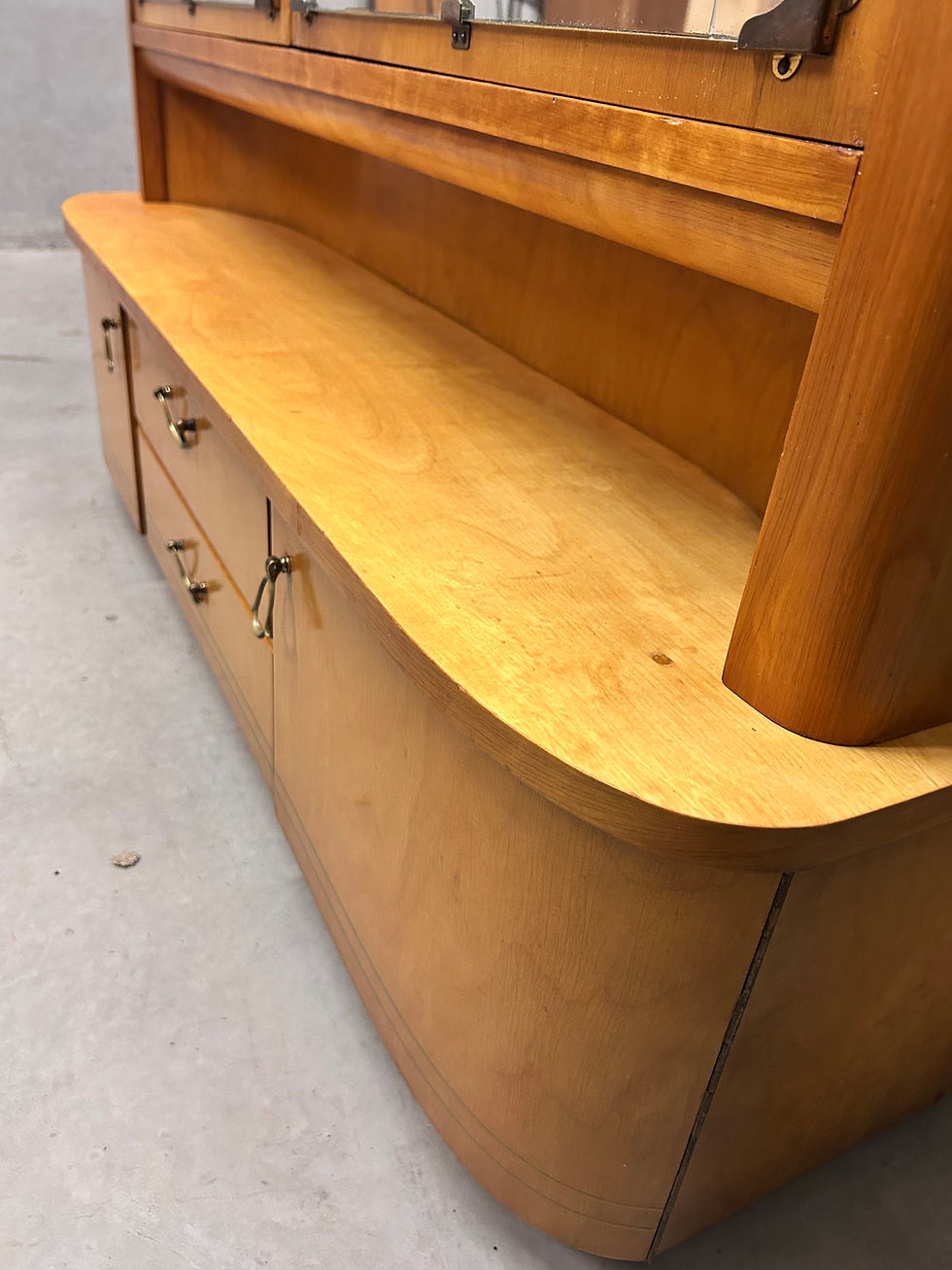 Miniaturbild: Rechte Ecke Einer Mid Century frisierKommode