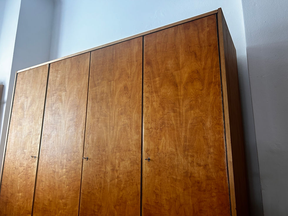 Miniaturbild: Mid Century Kleiderschrank 1960er | Vintage Design & wunderschöne Maserung