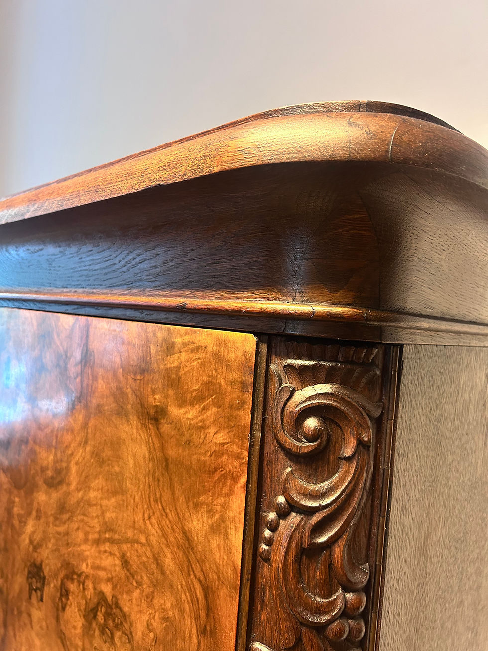 Miniaturbild: Jugendstil Vitrinenschrank in 1910 Antike Vitrine Nussbaum massiv wohngertig