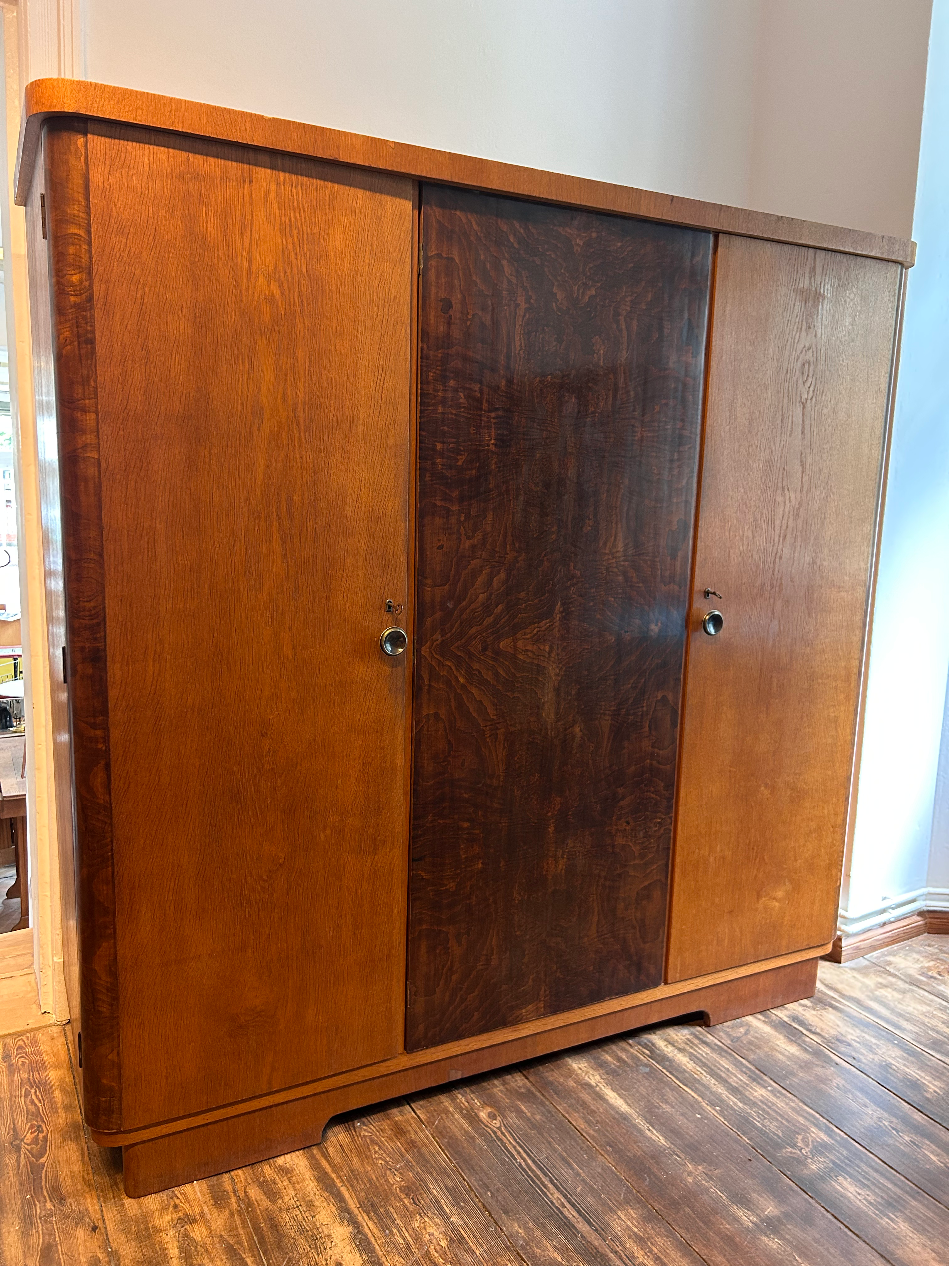 Kleiderschrank Art déco vintage Vollholz antik Kleiderstange 1930er
