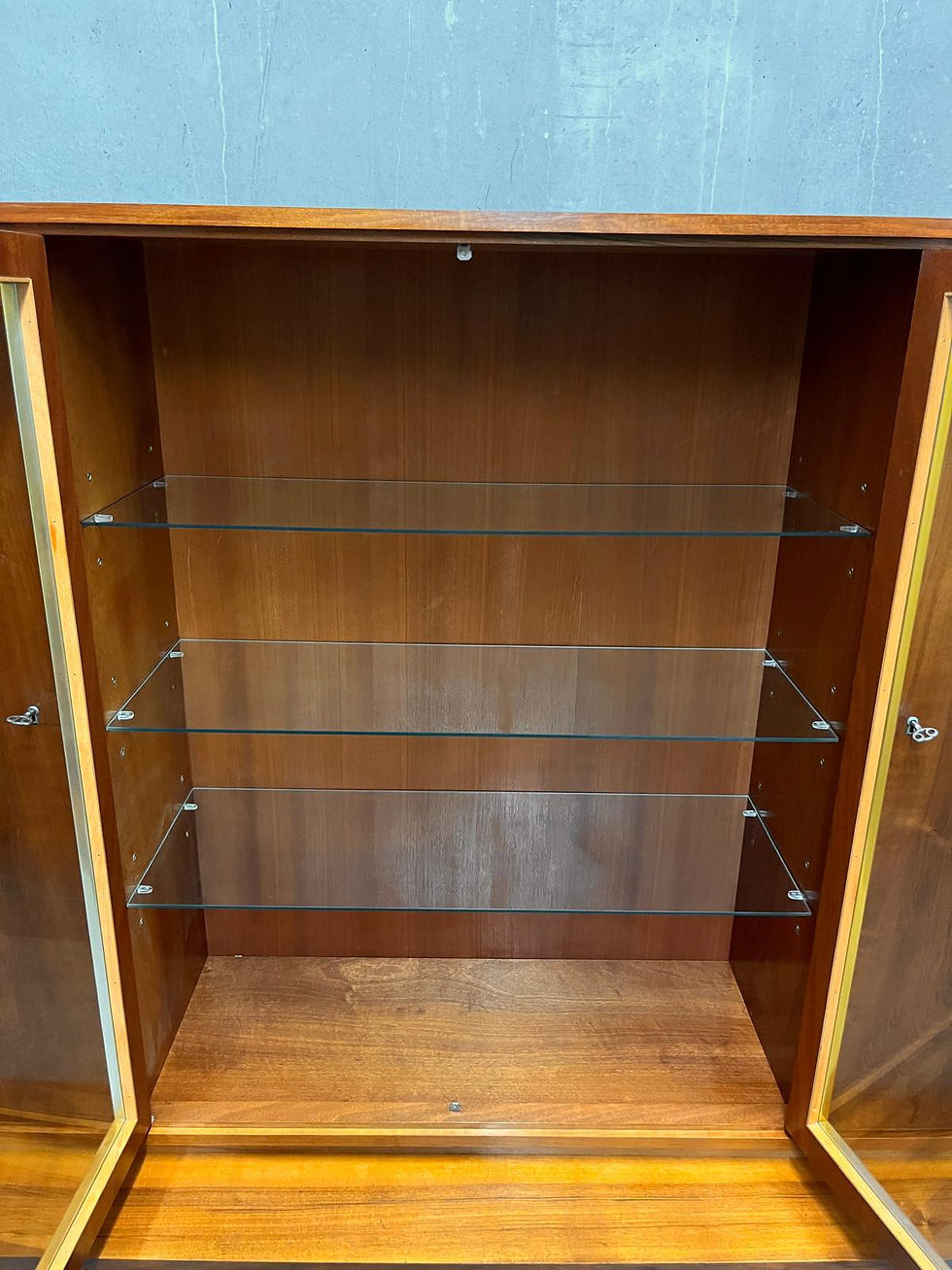 Miniaturbild: geöffnetes vitrinenteil des zweiteiligen highboards