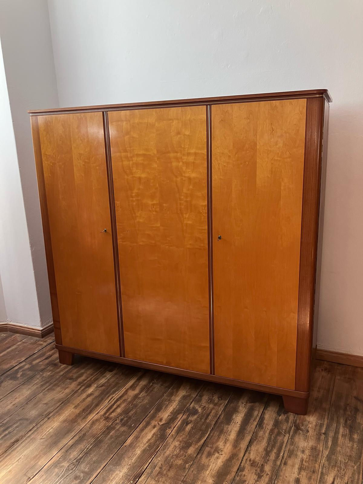 Kleiderschrank vintage Vollholz 1950er midcentury DDR Kleiderstange Schubladen