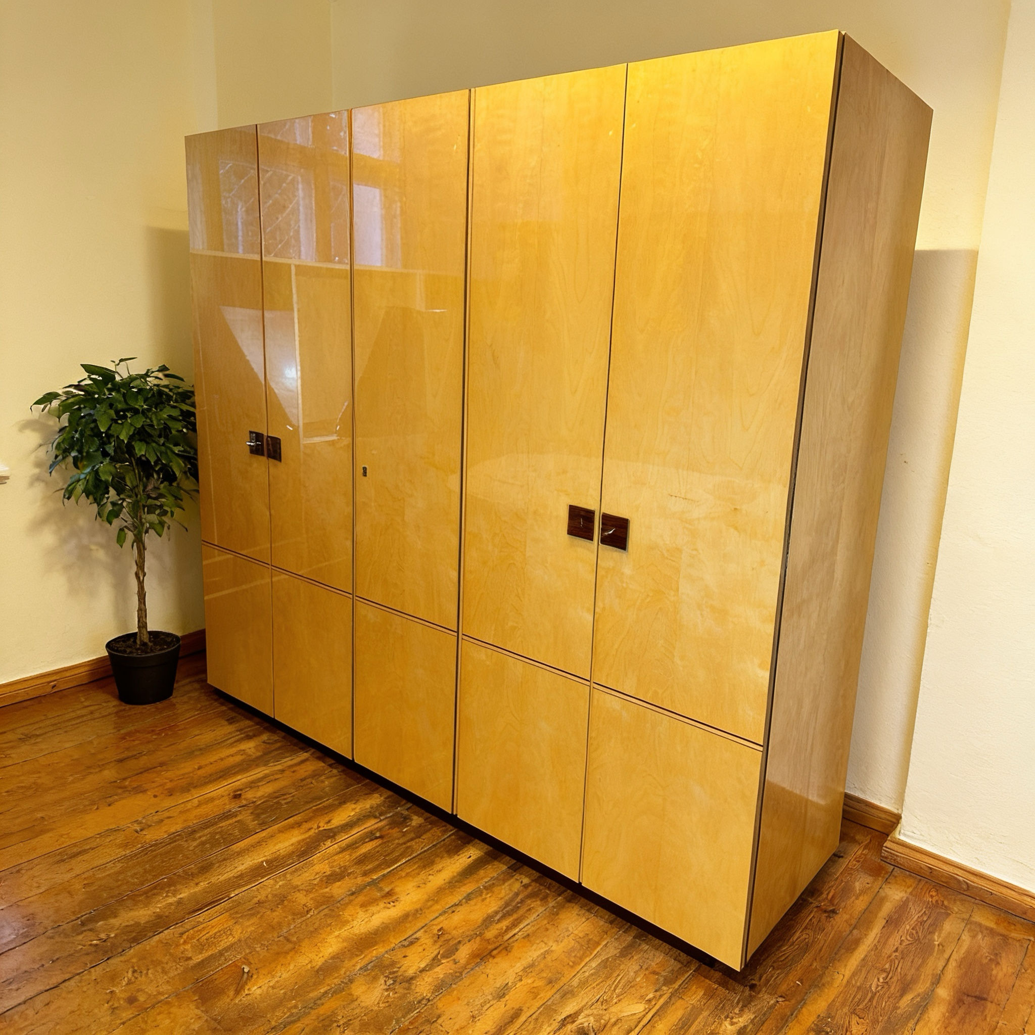 Mid Century Kleiderschrank gross vintage Möbel Kleiderstangen viel Stauraum