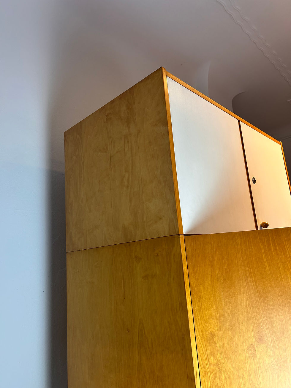 Miniaturbild: Kleiderschrank Hellerau 794/1a DDR vintage midcentury Birke Stange Böden Aufsatz