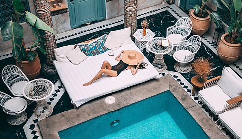 woman_ppol_riad_vacation.jpg