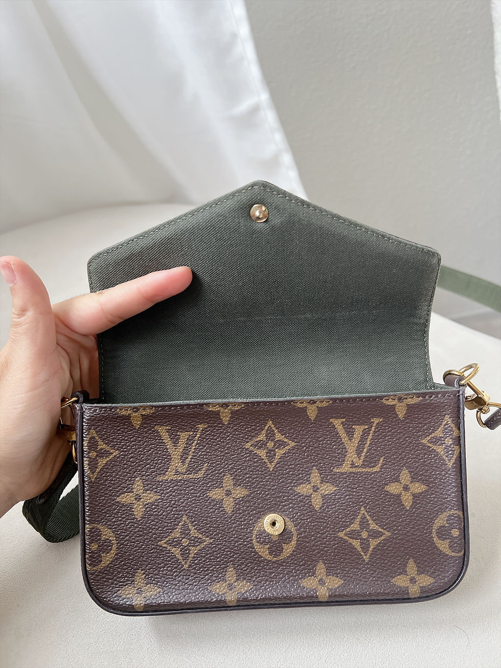 Thumbnail: Louis Vuitton Multipouchette
