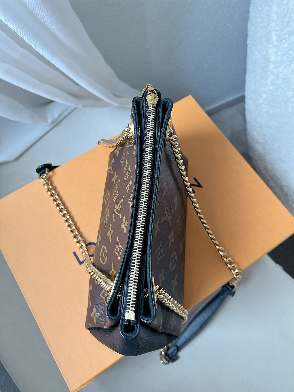 Thumbnail: Louis Vuitton Chain Bag
